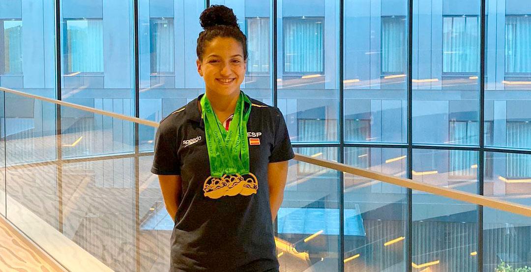 Laura Rodríguez con los cuatro oros en Porto. Club Kronos Natación Mijas. Laura Rodríguez con los cuatro oros en Porto. Club Kronos Natación Mijas.